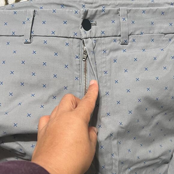 Lululemon Mens Size 34 Gray Shorts Blue X Pattern Flat Front Chino Shorts - Picture 8 of 12
